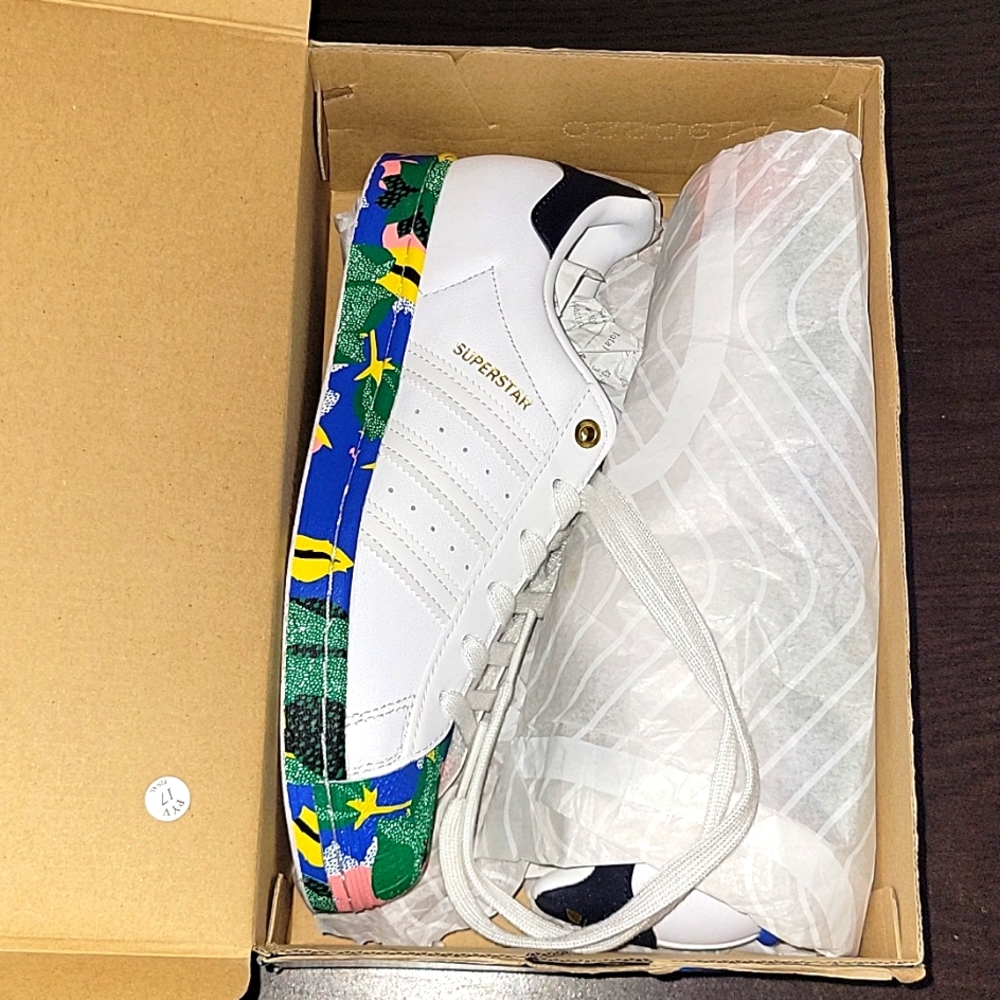 Addidas Superstar W size 7 multicolor